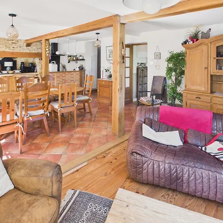 Holiday home Charmante Maison Familiale Avec Piscine Pour 7 Proissans
